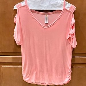 Eanklosco Coral Cold Shoulder Short Sleeved V Neck Top. Sz S (S/M) NWOT